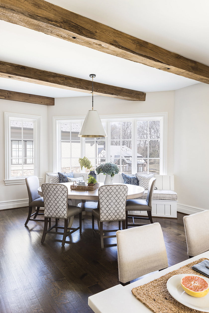 A table from Old Biscayne Designs and chairs from Lee Industries join the breakfast zone’s built-in banquette.