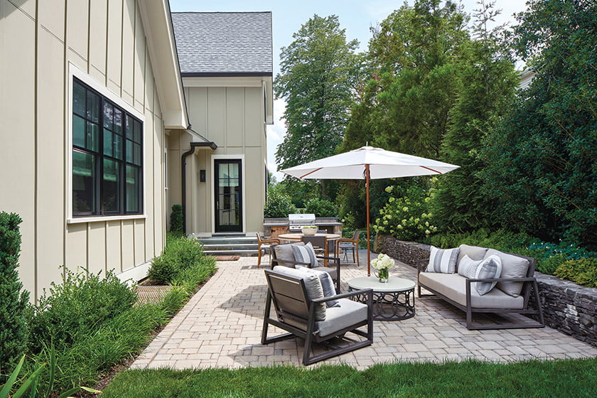 Morris chose outdoor seating from Summer Classics; the dining table and chairs are from Sutherland Furniture.