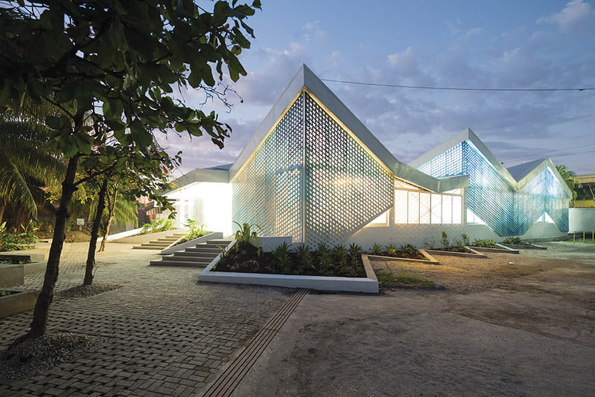 A boldly modern structure houses a cholera treatment center in Port-au-Prince, Haiti. © Iwan Baan