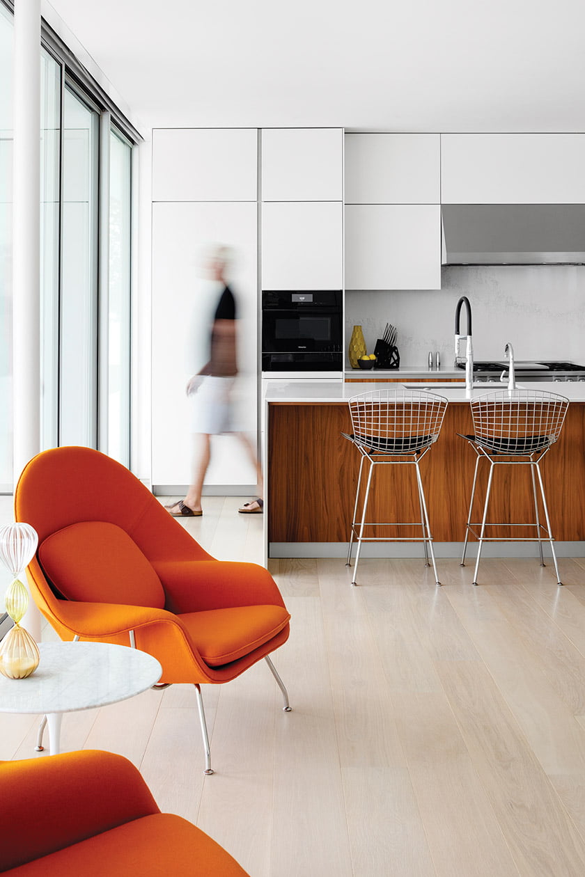 Bertoia bar stools line a Caesarstone-topped kitchen island