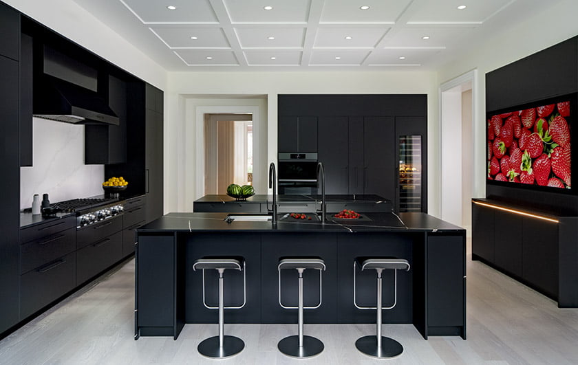 Designated work zones, double islands, wider aisles and a Aracious seating area make seamless