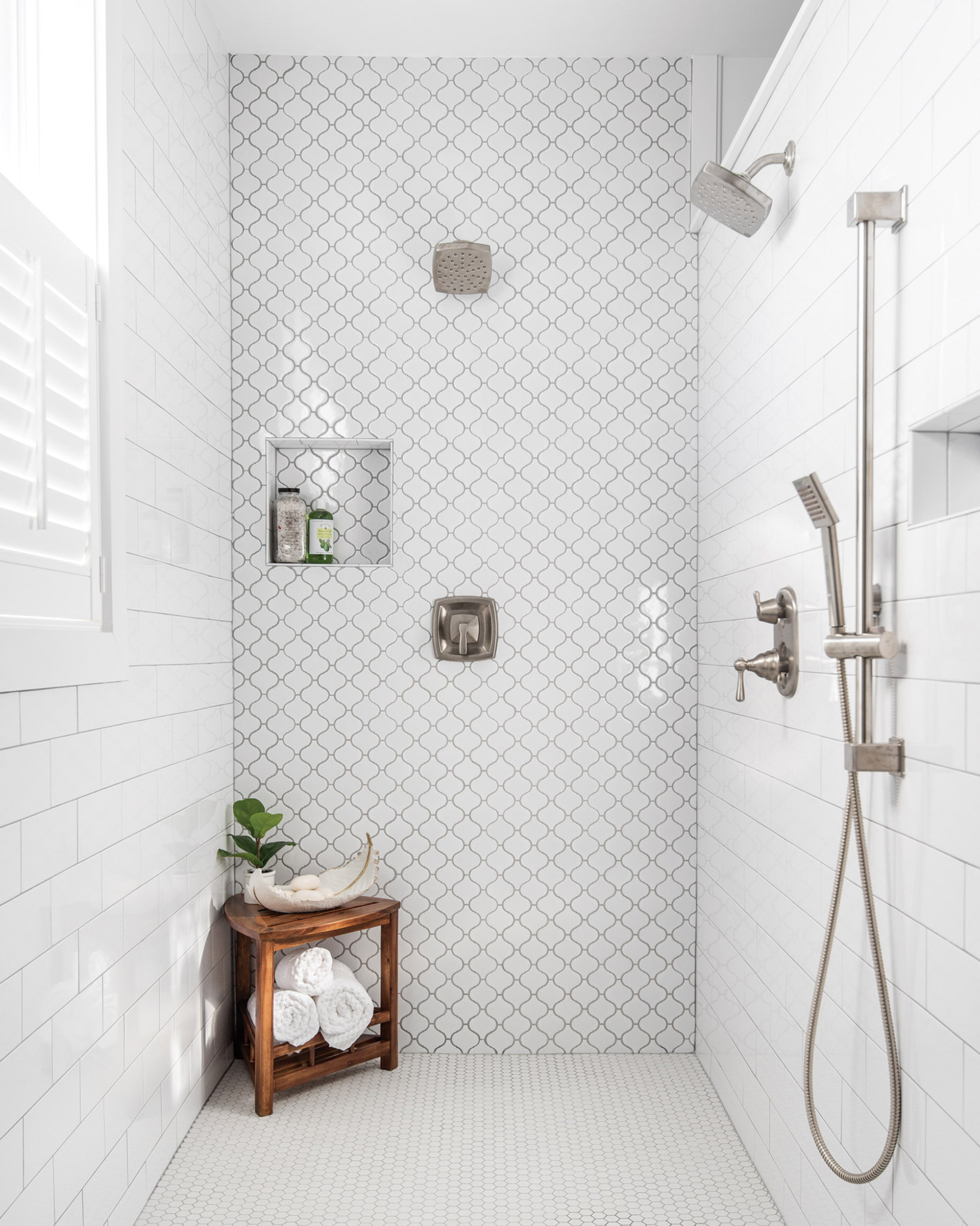 Owners’ bath with accent wall of Thassos marble tile in the shower.