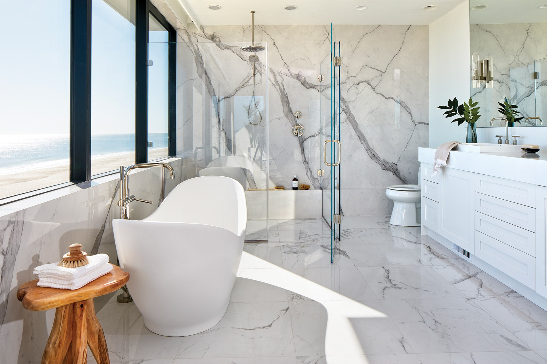 Single porcelain slabs on the shower and window walls.