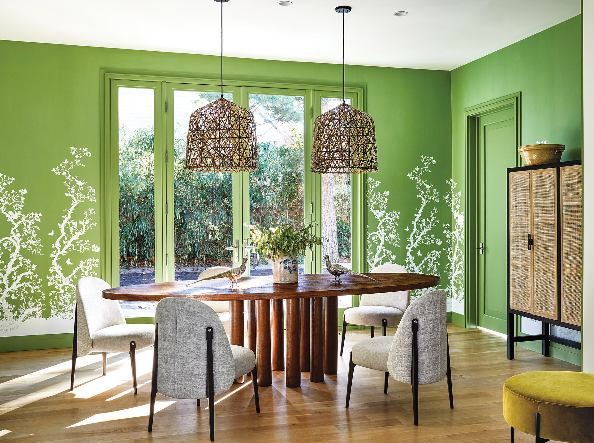 Bright-green Timorous Beasties wall covering animates the dining room; trim is painted in Farrow & Ball’s Emerald Green.