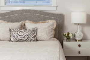 Bedroom designed with cozy, natural textures and minimalist furniture for a relaxed, balanced atmosphere | Home and Design